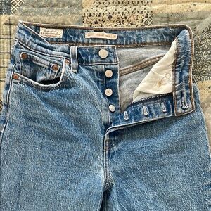 Levi’s Ribcage Straight Ankle Jeans